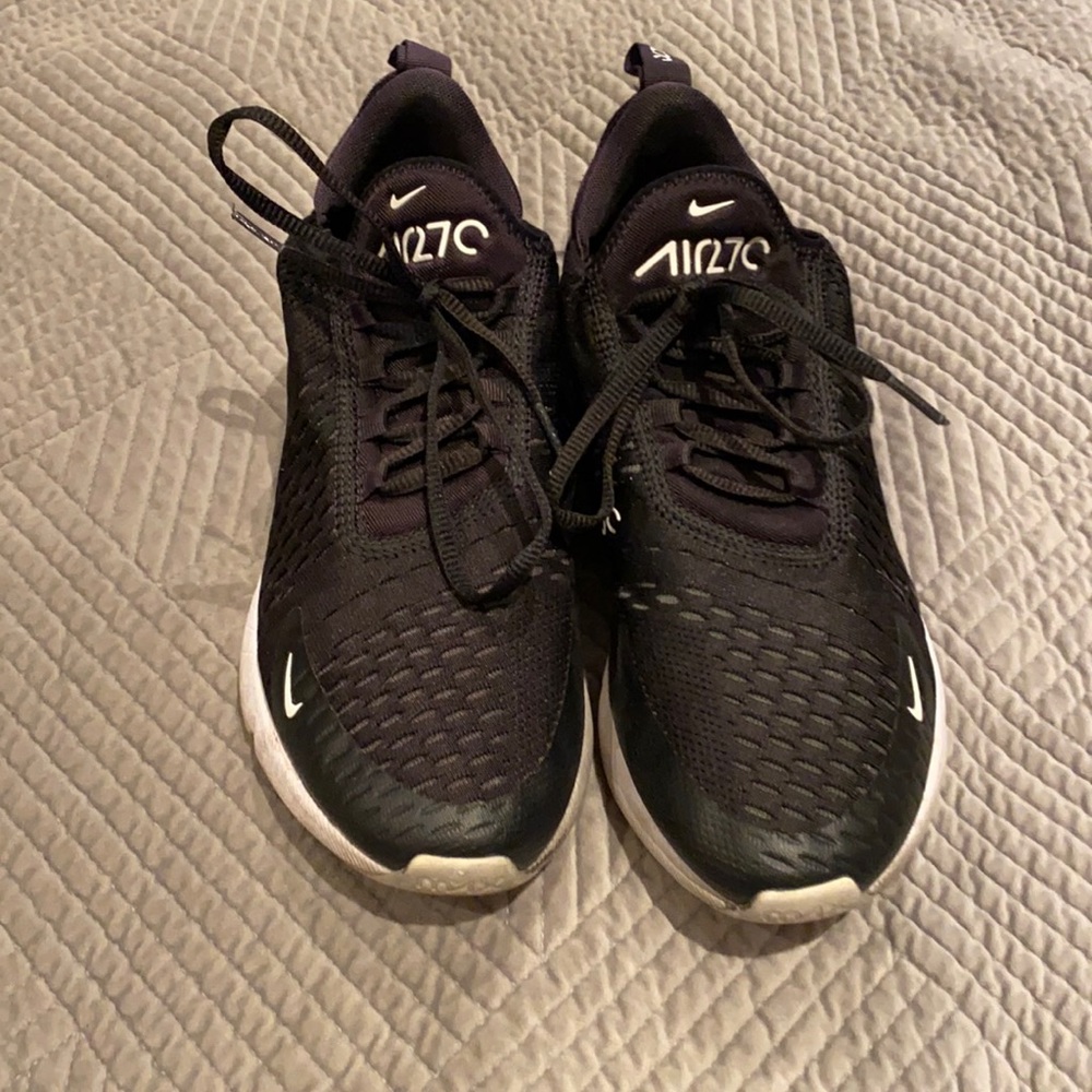Black Nike 270’s size women’s 9